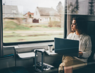 How On-Board Internet Access Can Encourage Passengers to Use Public Transport