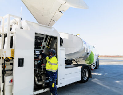 LAX Receives Delivery of Over 500,000 Gallons of SAF