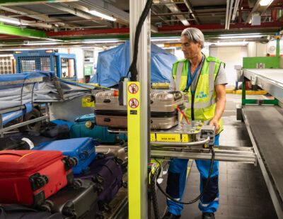 Schiphol Trials Additional Lifting Aids in Its Baggage Halls