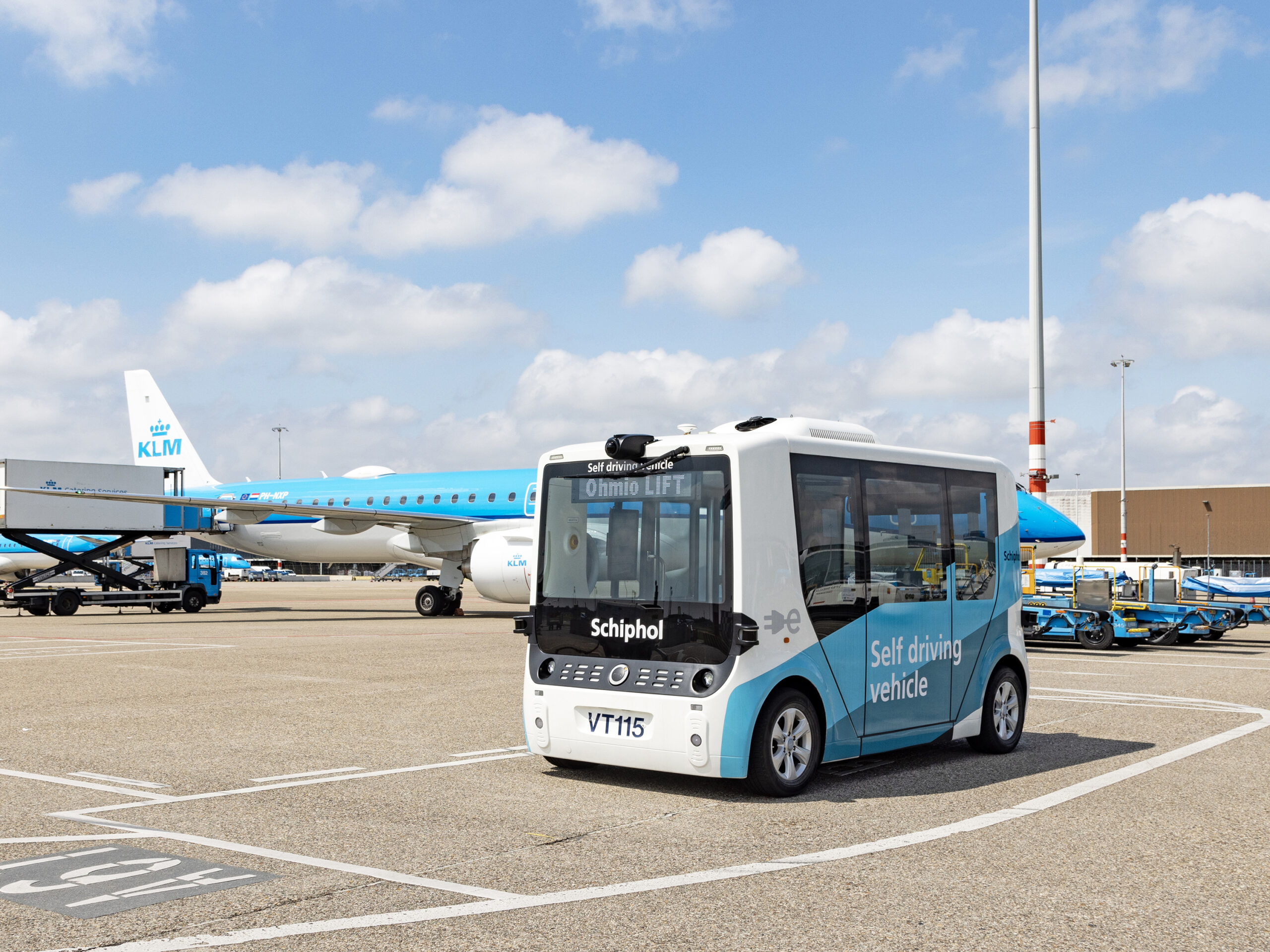 Amsterdam Airport Schiphol and KLM Test Electric Self-Driving Shuttles