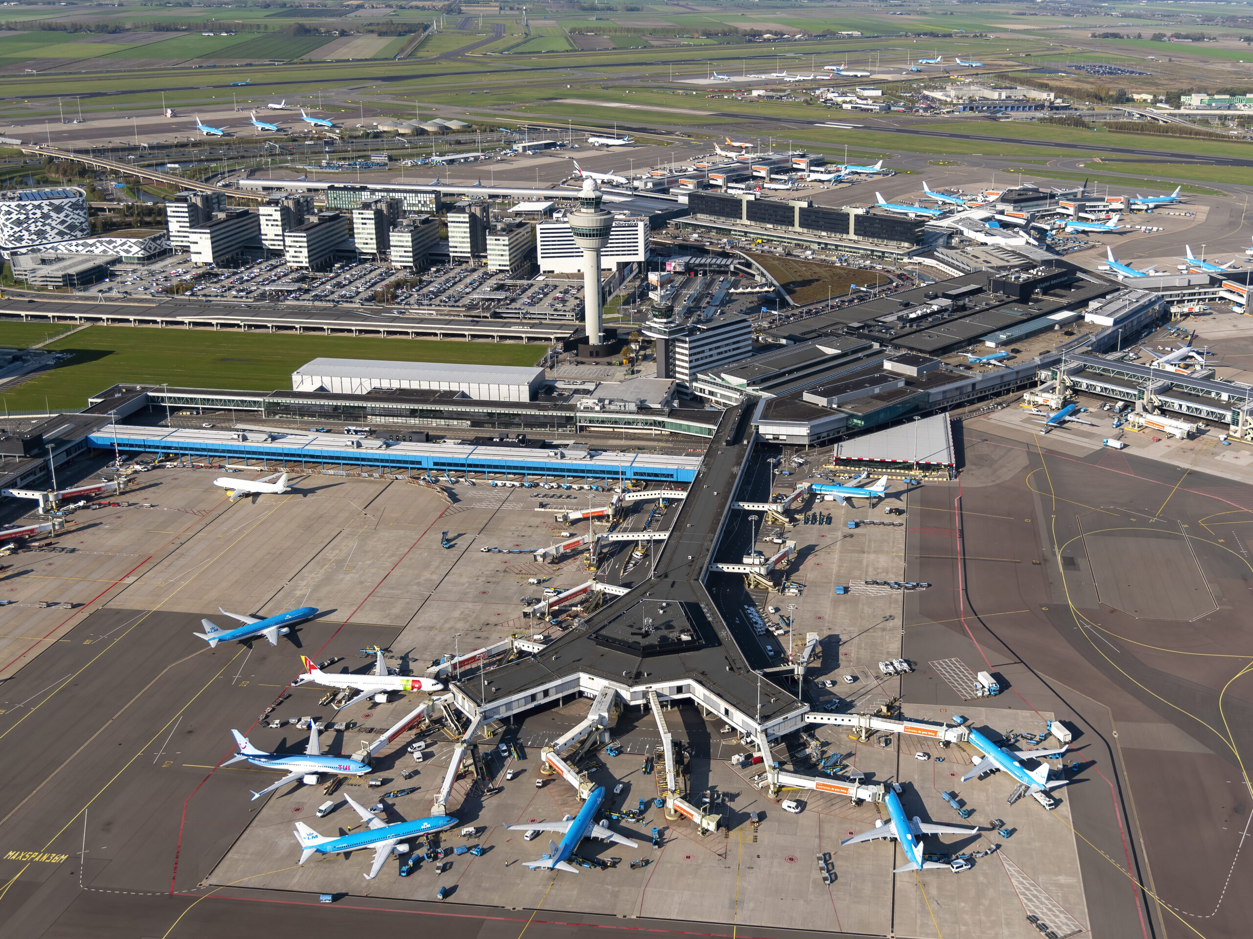 Amsterdam Airport Schiphol Unveils €6 Billion Investment Plan