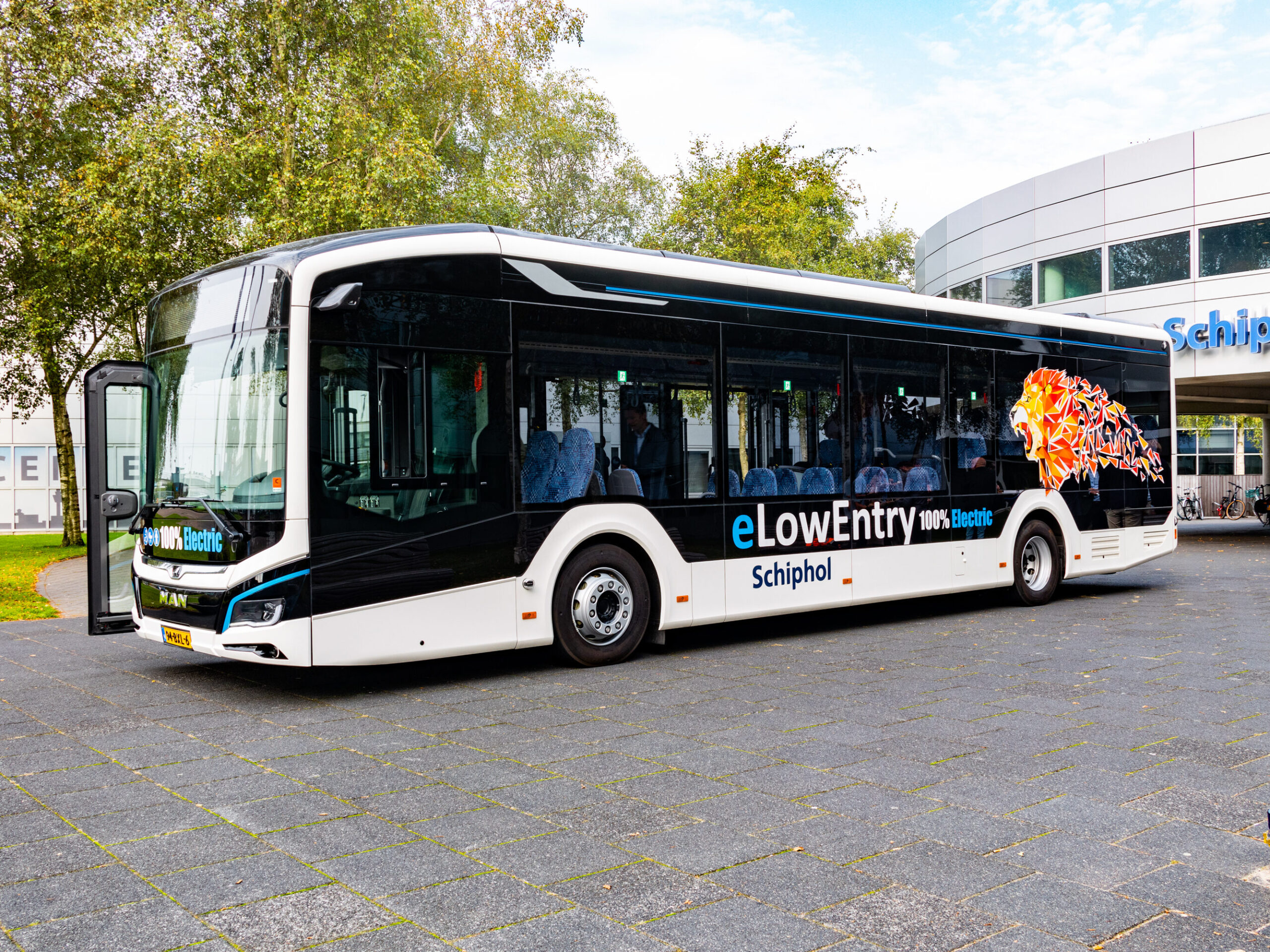 Schiphol Airport Orders 50 MAN Electric Buses