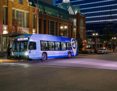 Milwaukee County Transit Unveils First BRT Electric Bus