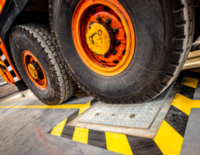 Hydrogen, Electric, or Diesel? The Debate in Commercial Transport