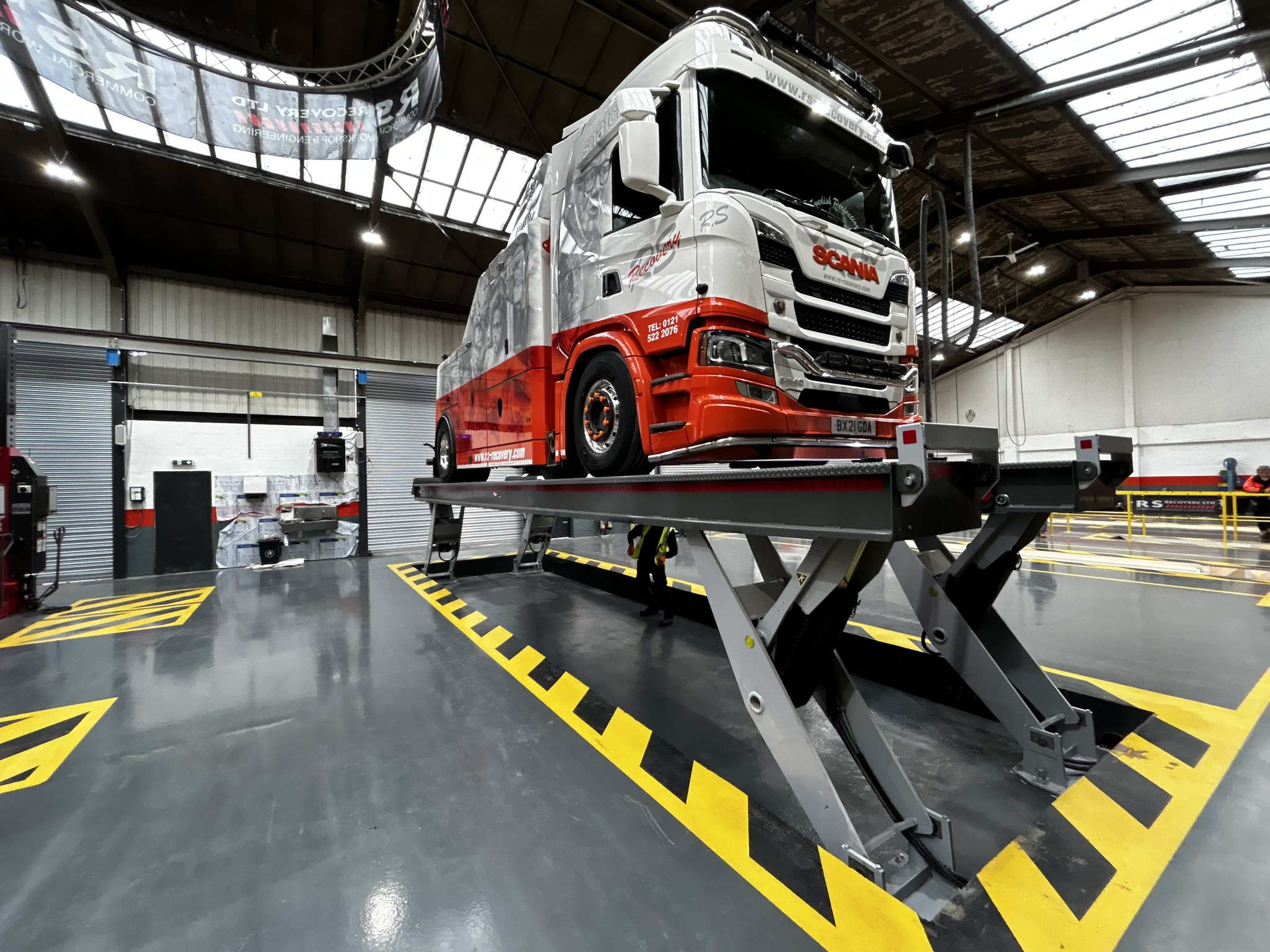 The Best Heavy Duty Flooring for Vehicle Lifting Areas